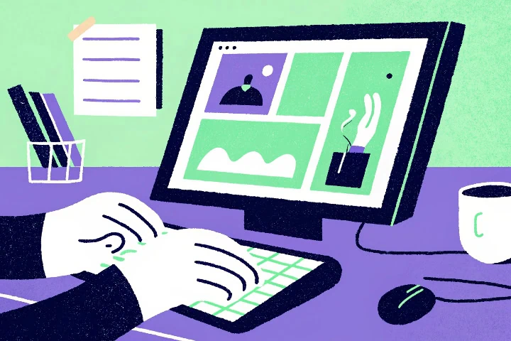 Pessoa mexe no computador para simbolizar o Compliance digital.